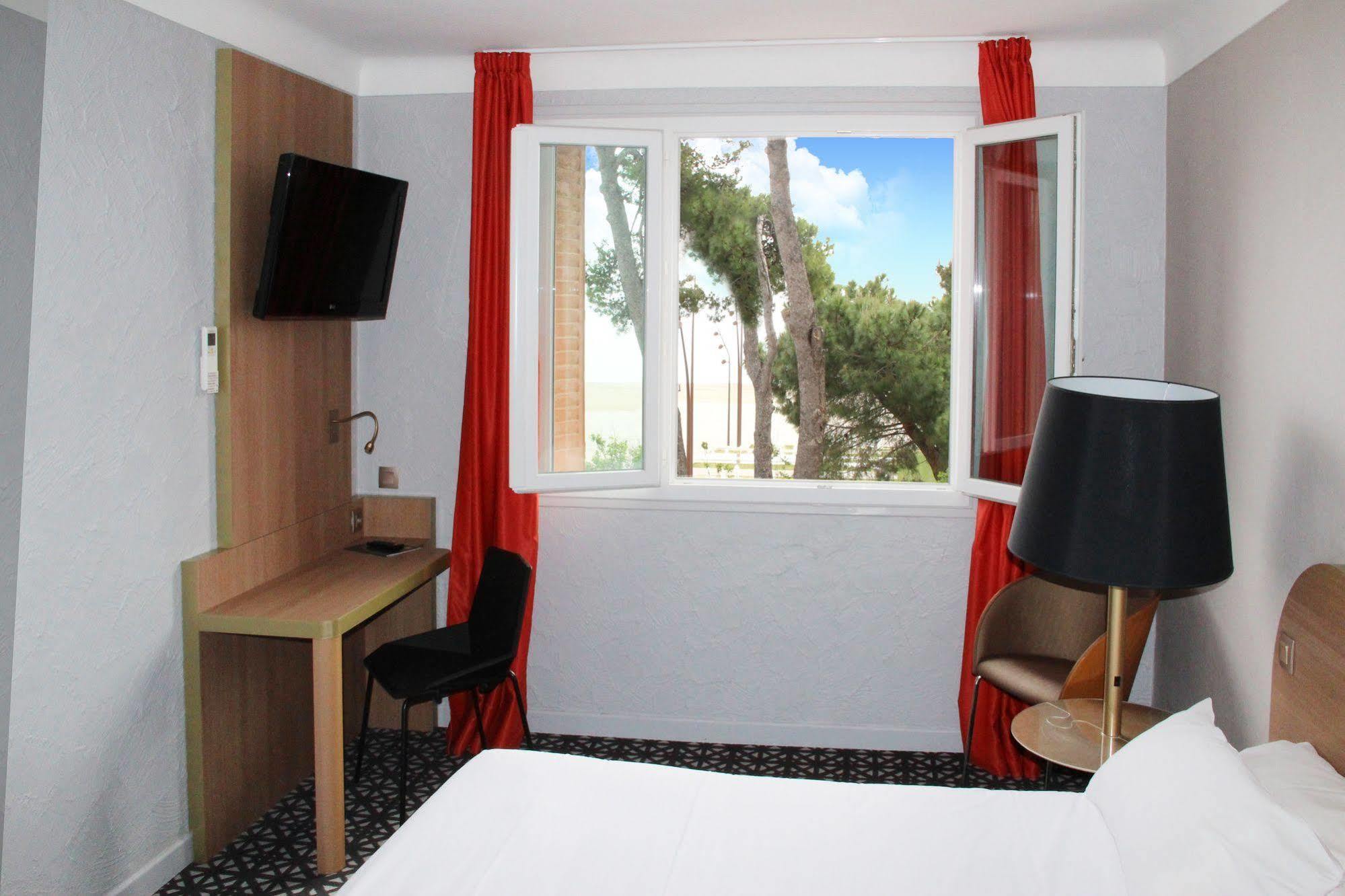Hotel Beau Rivage Argeles-sur-Mer Exterior photo